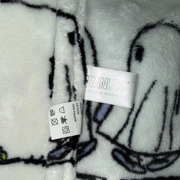 Hallmark Halloween Peanuts Plush Throw Blanket - Picture 2 of 3